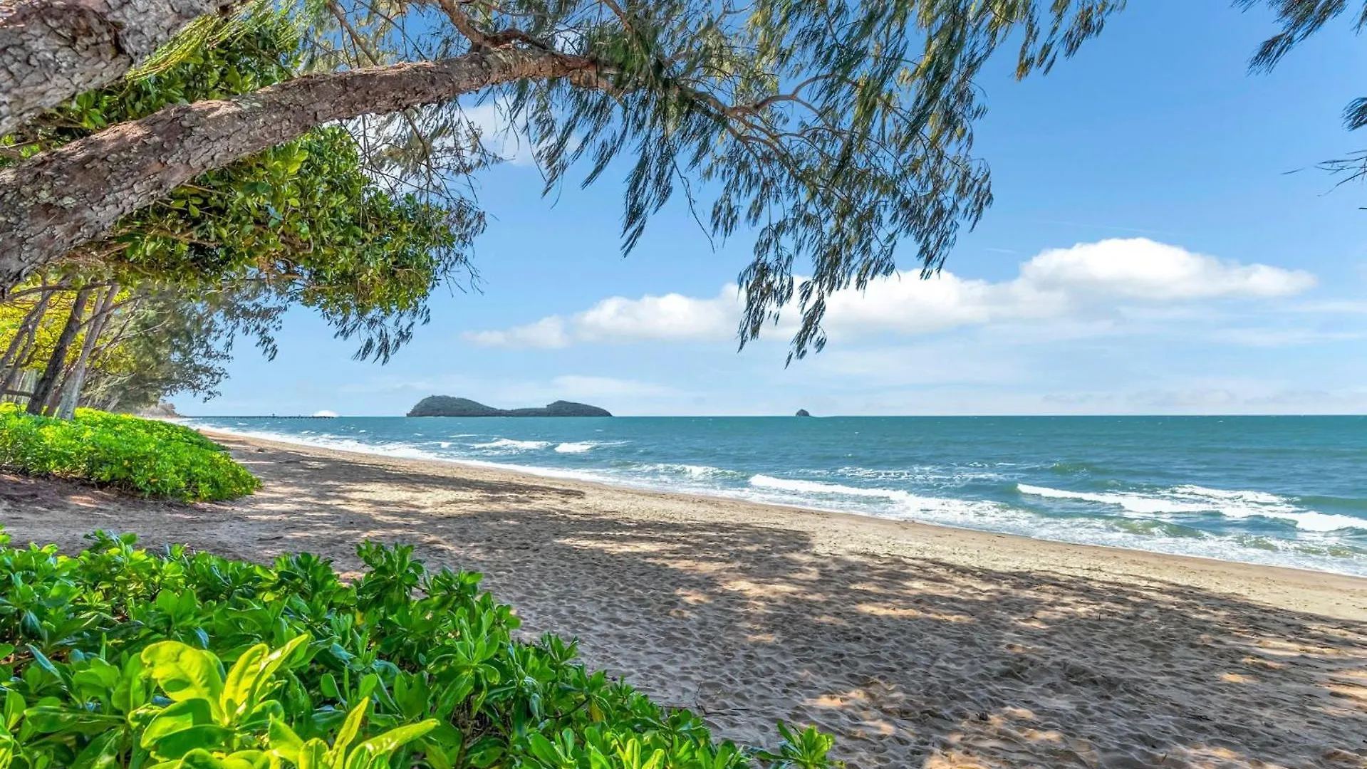Belle Escapes Daydream At Drift Beachfront Palm Cove