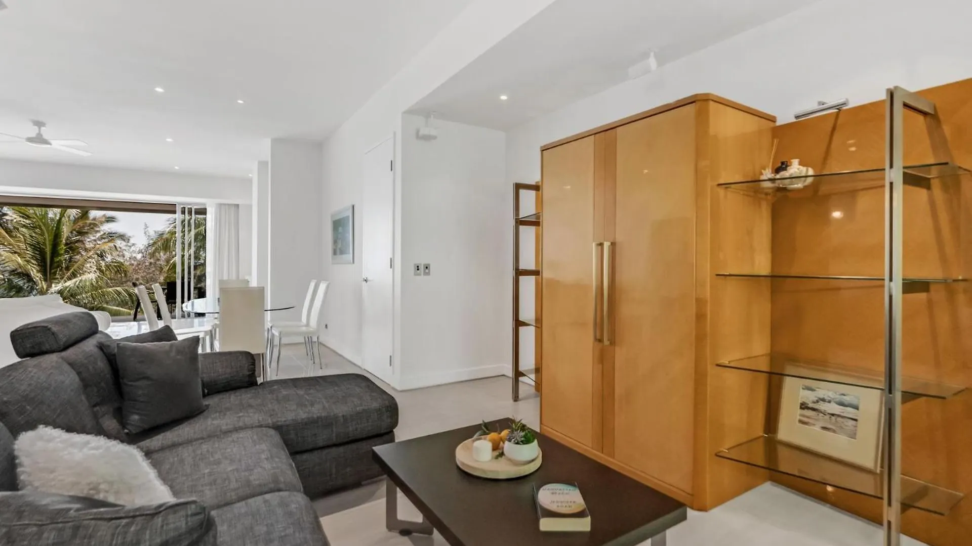 Belle Escapes Daydream At Drift Beachfront Palm Cove Apartment
