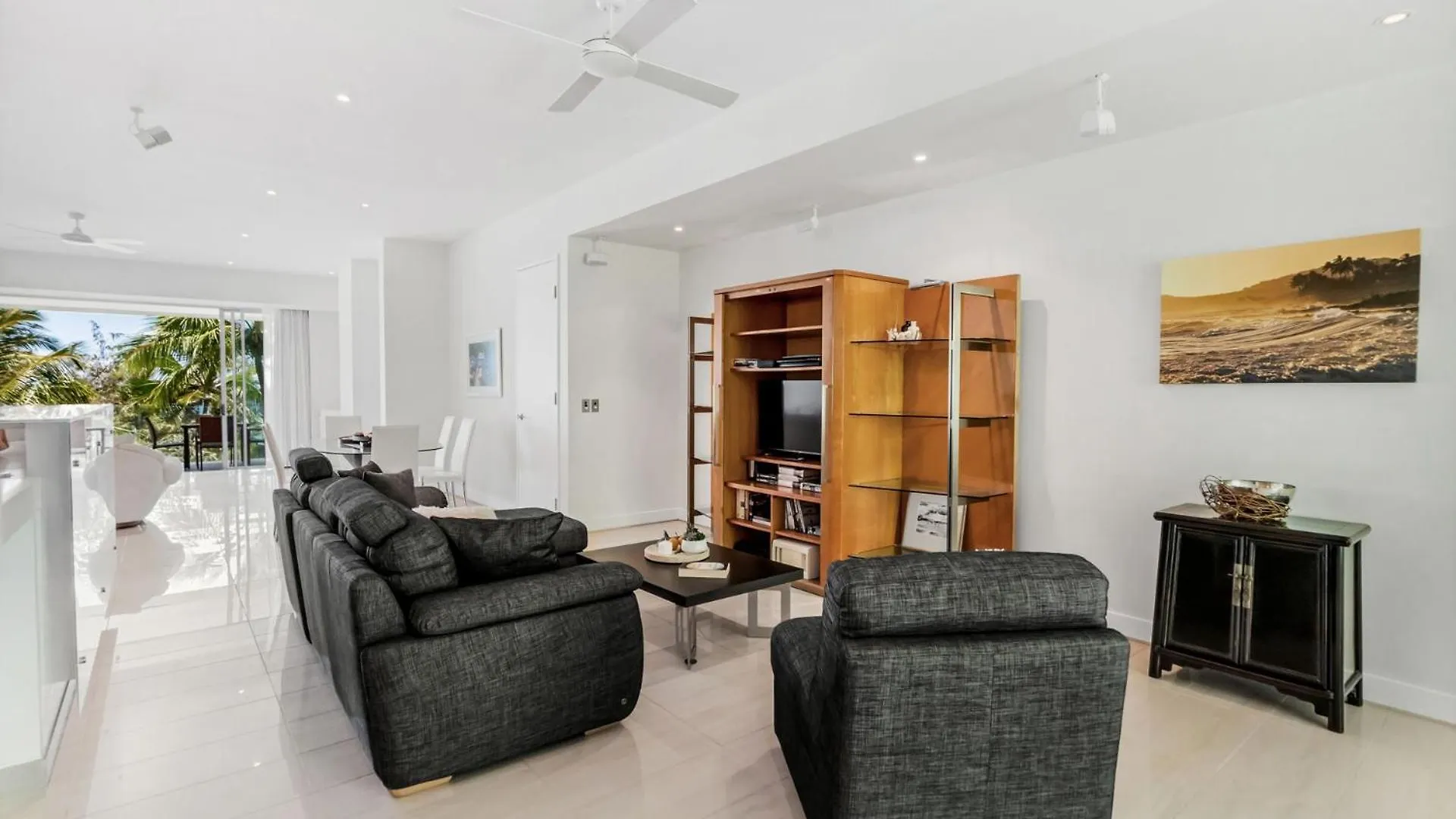 Belle Escapes Daydream At Drift Beachfront Palm Cove