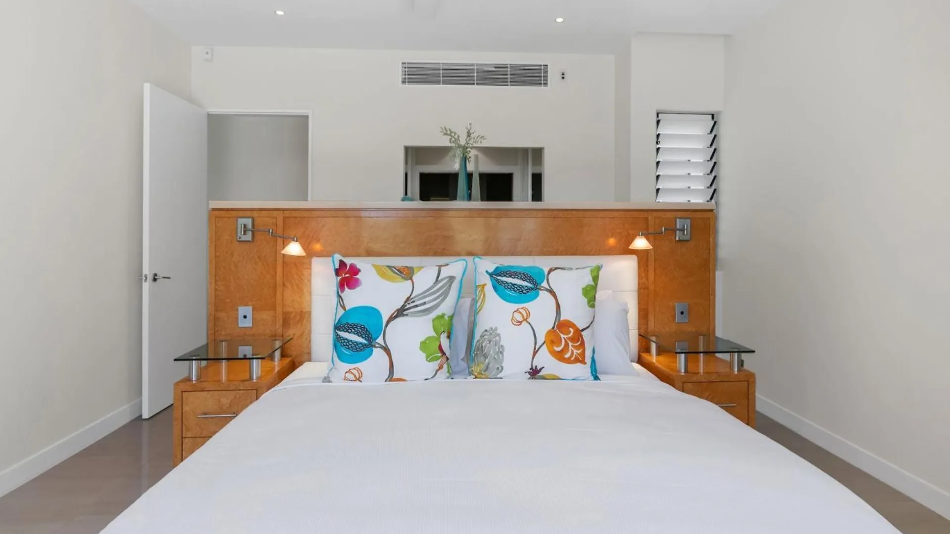 Belle Escapes Daydream At Drift Beachfront Palm Cove
