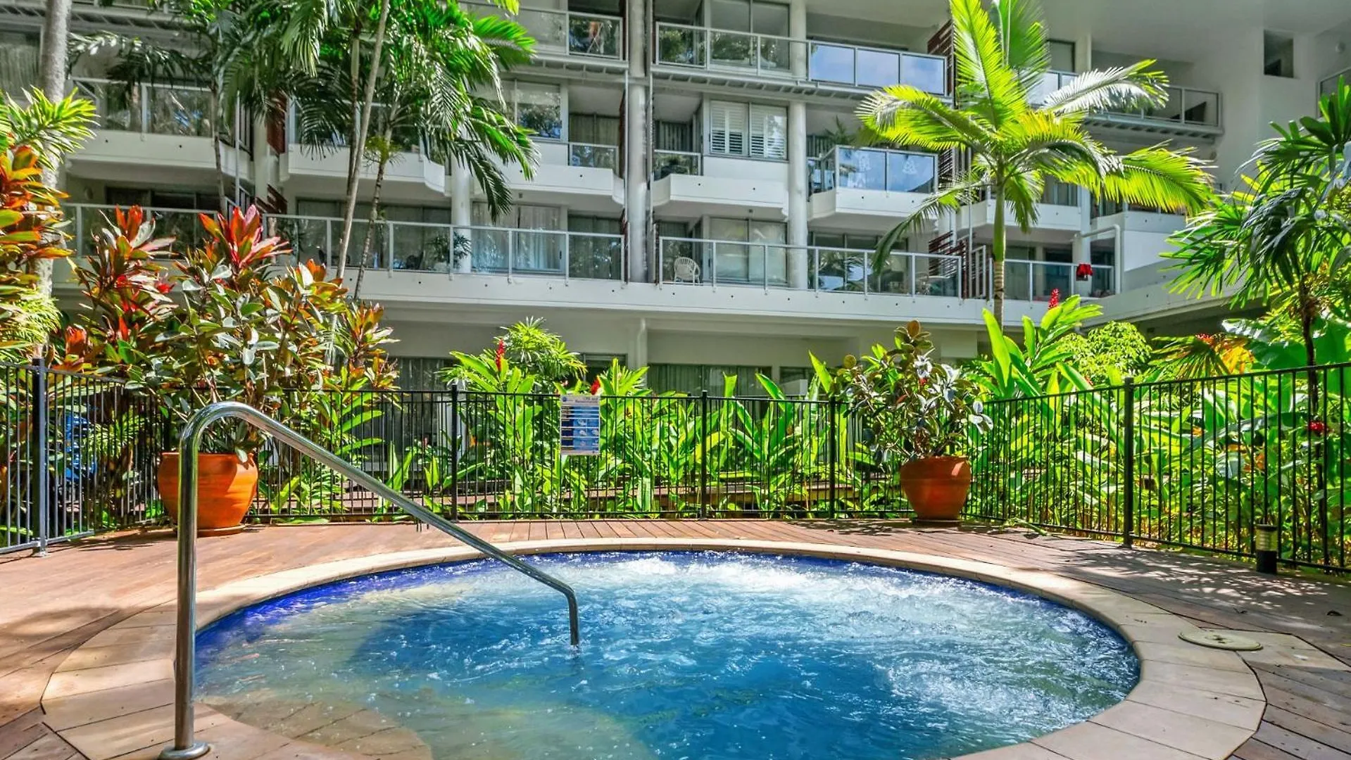 Belle Escapes Daydream At Drift Beachfront Palm Cove