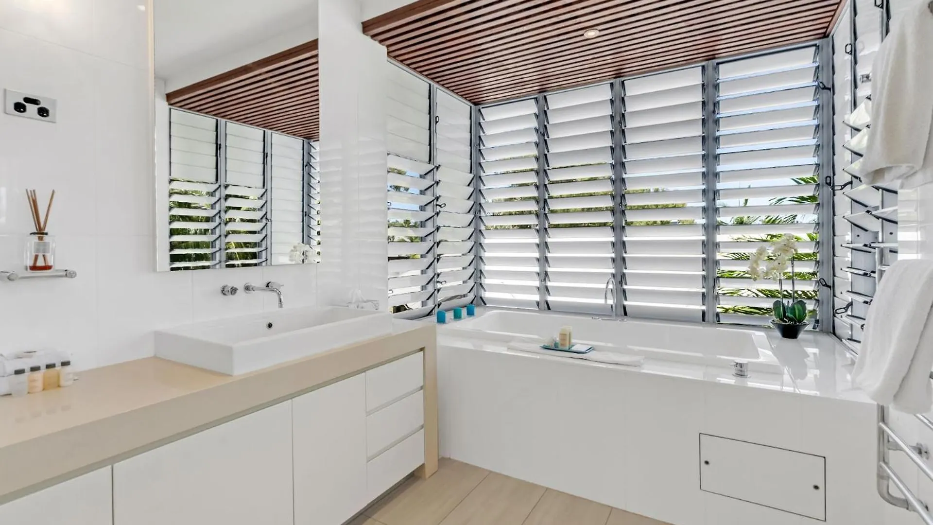 Apartment Belle Escapes Daydream At Drift Beachfront Palm Cove Australia