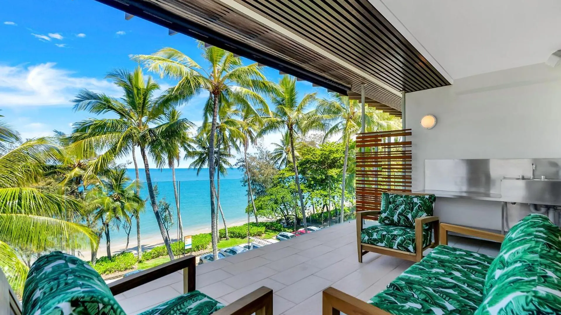 Belle Escapes Daydream At Drift Beachfront Palm Cove Australia