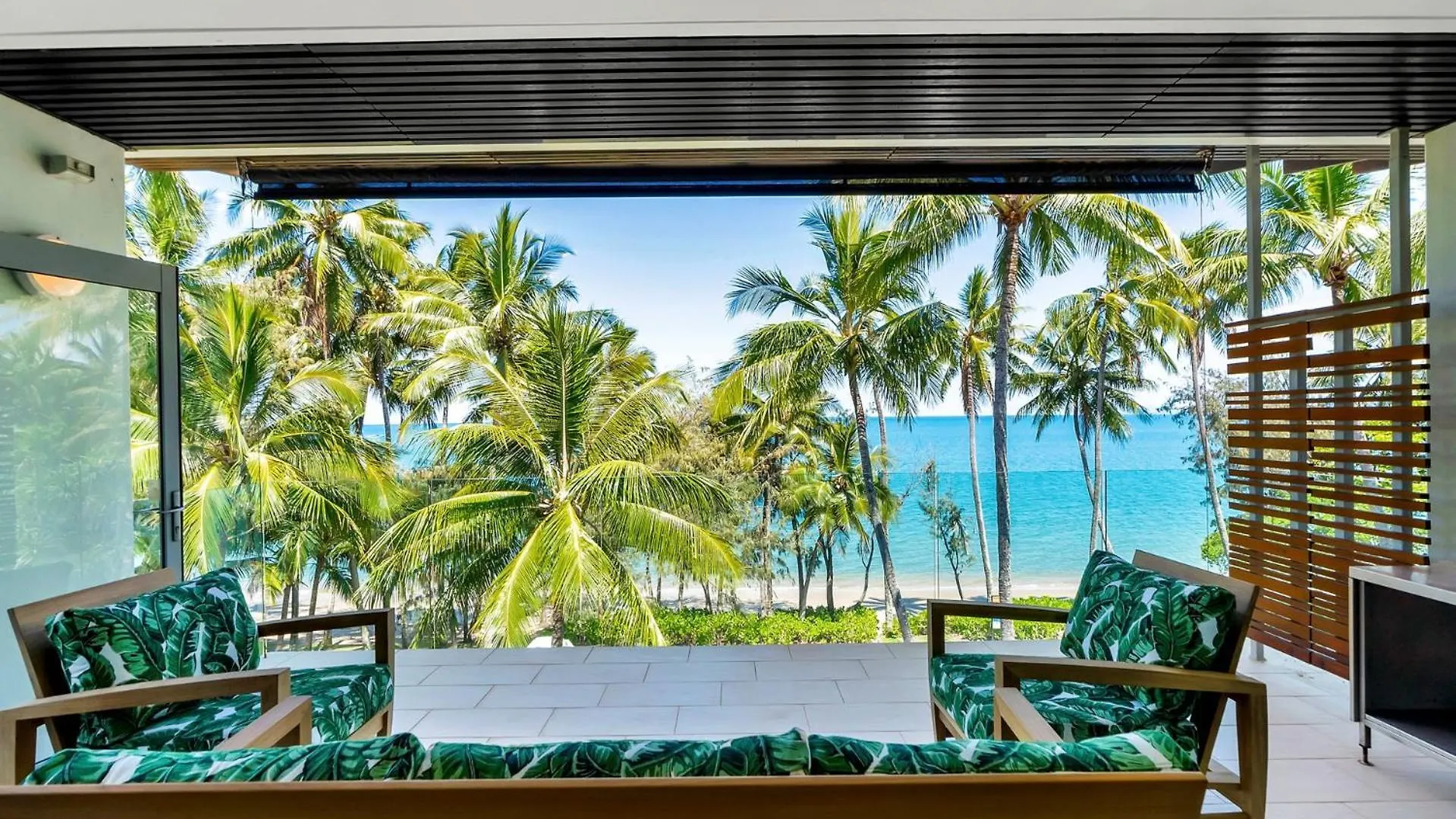 Belle Escapes Daydream At Drift Beachfront Palm Cove Apartment